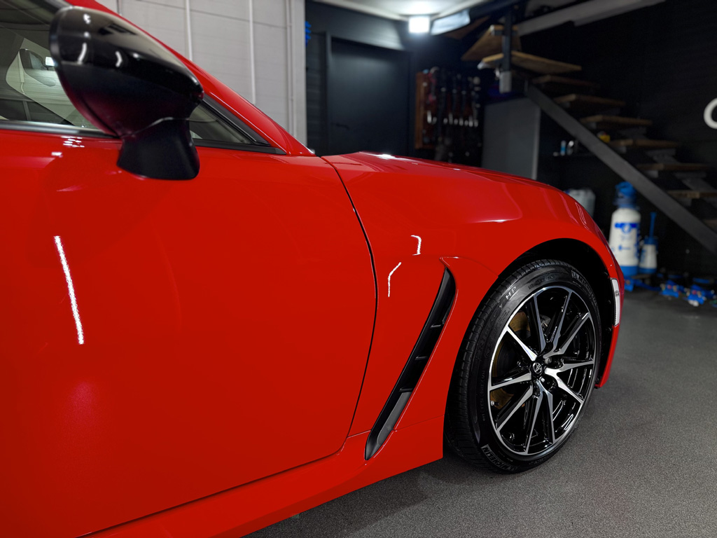 Czerwona Toyota GR86