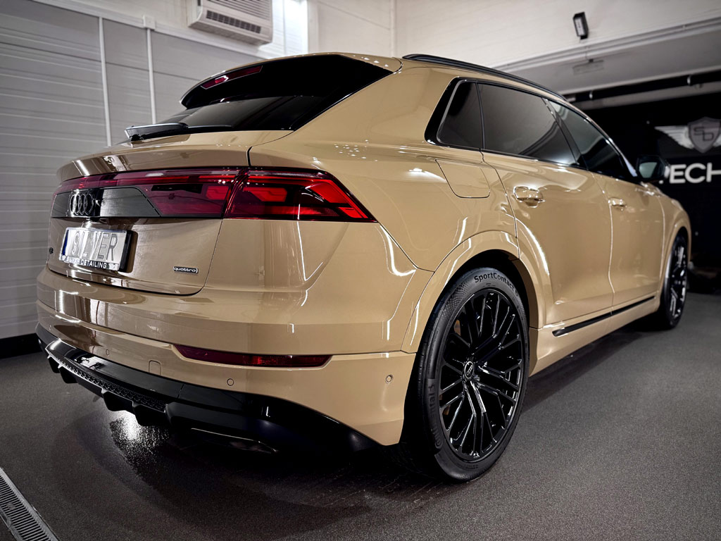 Tył Audi Q8 w kolorze piaskowym po aplikacji powłoki ceramicznej CSL