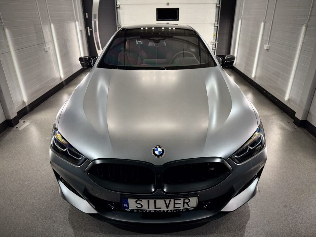 Matowa folia PPF na przodzie BMW 850 – precyzyjne dopasowanie