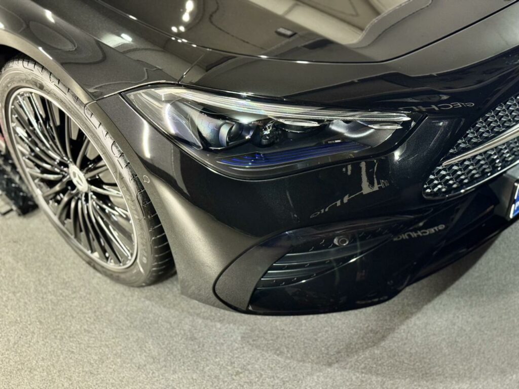 Lampy przednie Mercedesa CLE chronione folią PPF