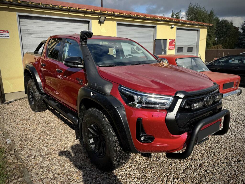 Toyota Hilux Arctic Trucks przed zmianą koloru
