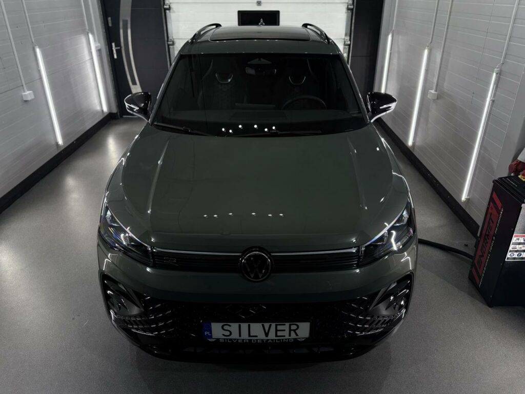 Oklejanie samochodu folią PPF – precyzyjna aplikacja ochrony lakieru