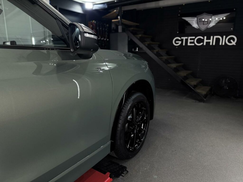 Detailing samochodu – aplikacja folii PPF na elementy karoserii