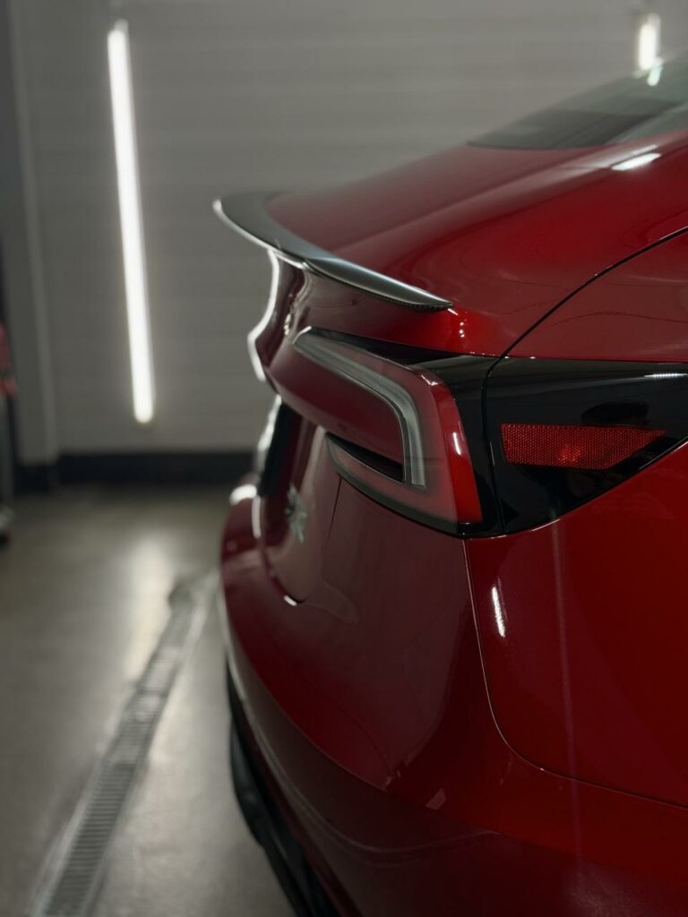 Ochrona lakieru Tesli Model 3 Performance przed odpryskami