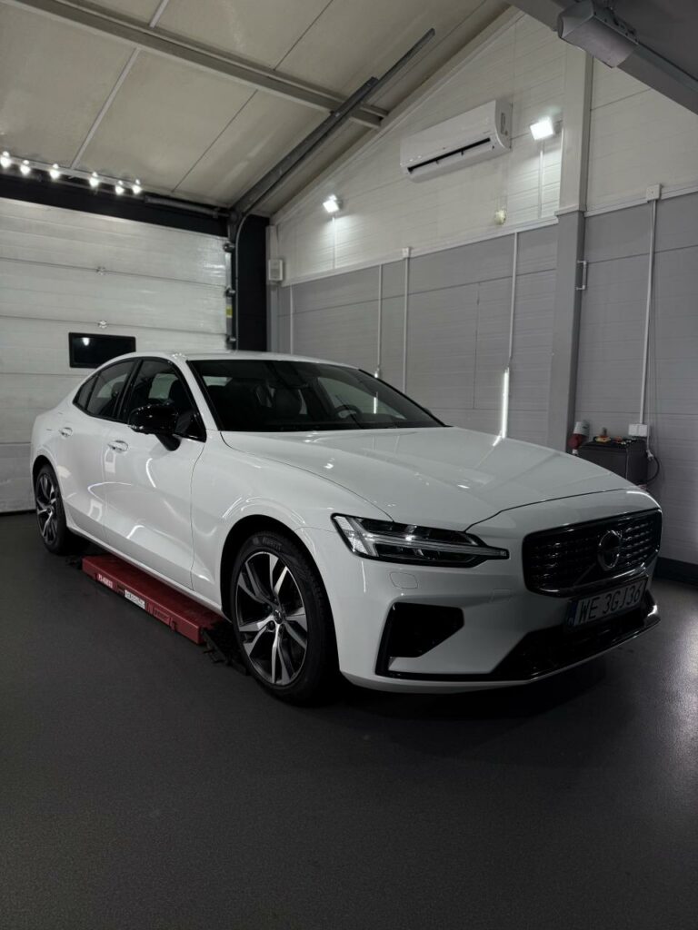 Volvo S60 – wnętrze po detailingu wykonanym w Silver Detailing