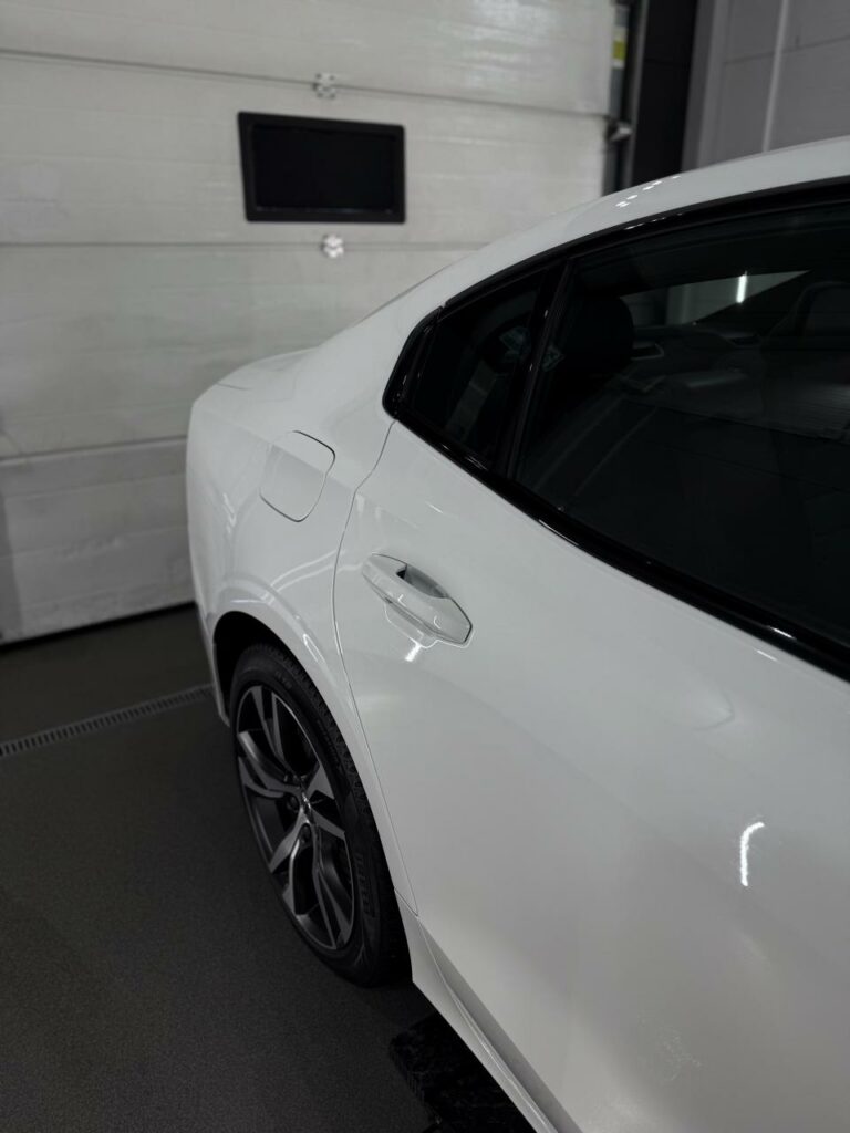 Bok Volvo S60 po detailingu