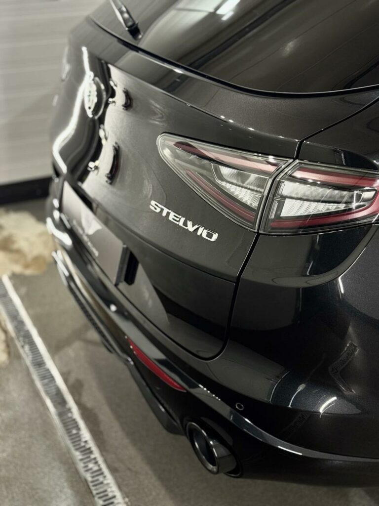 Wykończenie lakieru Alfa Romeo Stelvio Veloce po zabezpieczeniu powłoką ceramiczną