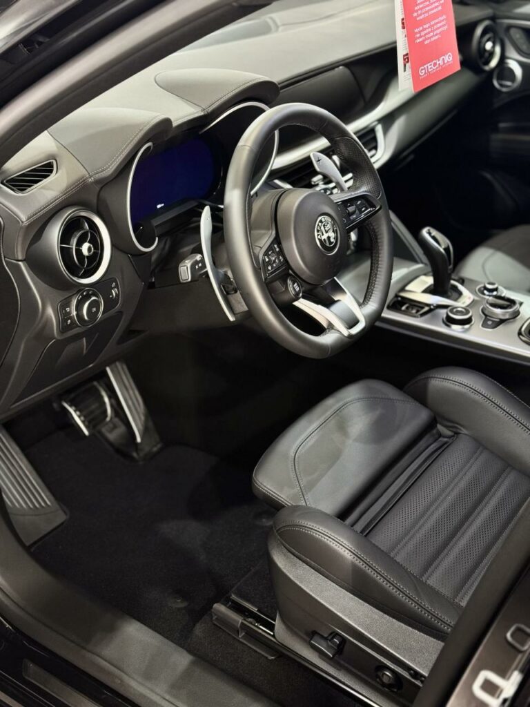 Wnętrze Alfa Romeo Stelvio Veloce po przygotowaniu i detailingu