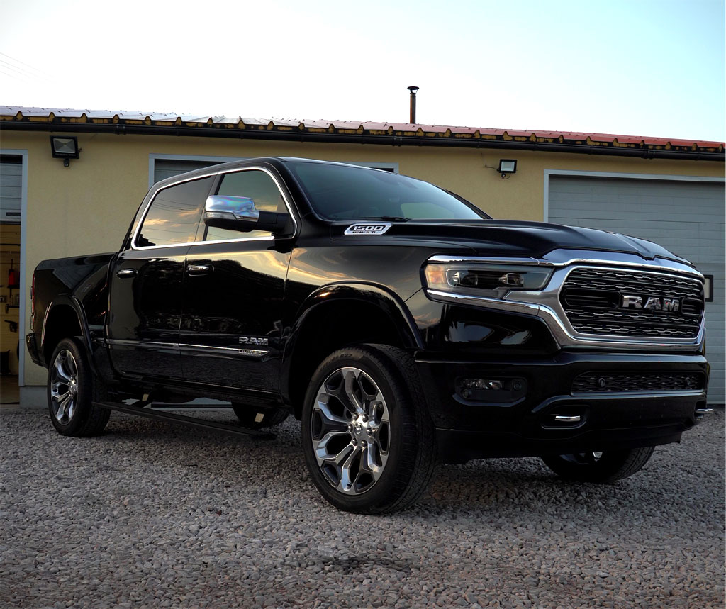 RAM 1500 po przygotowaniu lakieru i aplikacji folii PPF w Silver Detailing