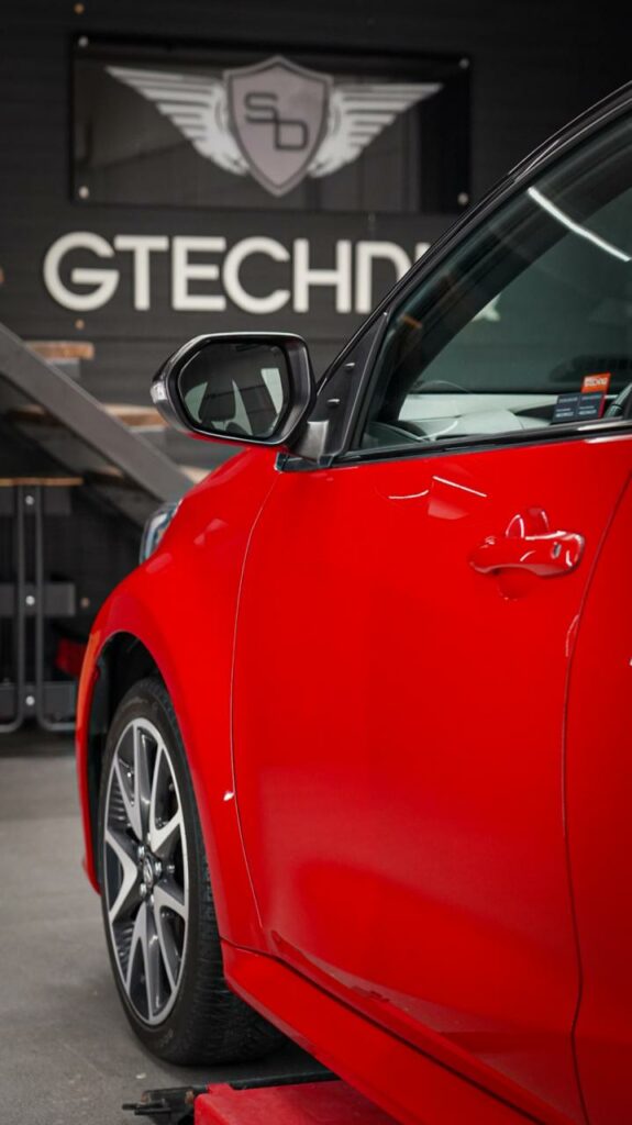 Boczny profil Toyota Yaris po dwuetapowej korekcie lakieru