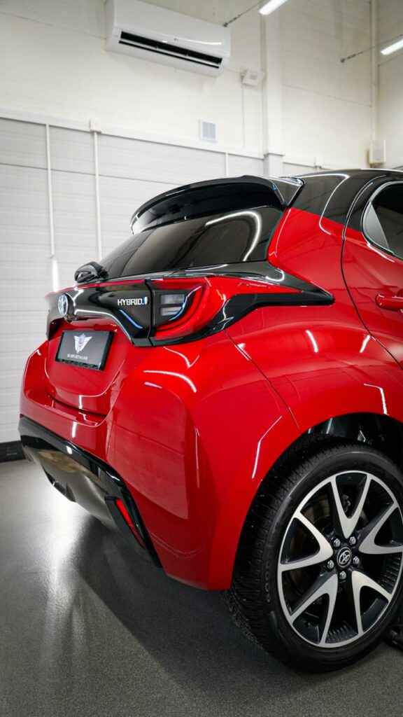 Tył Toyota Yaris po korekcie lakieru i zabezpieczeniu powłoką EXO
