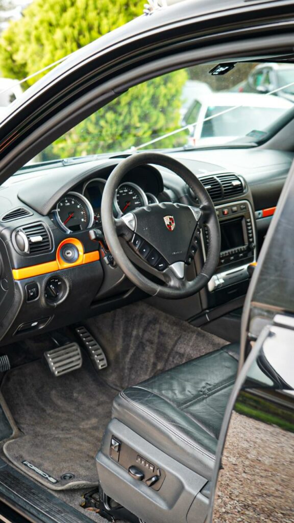 Wnętrze Porsche Cayenne Transsyberia po kompletnym czyszczeniu w Silver Detailing