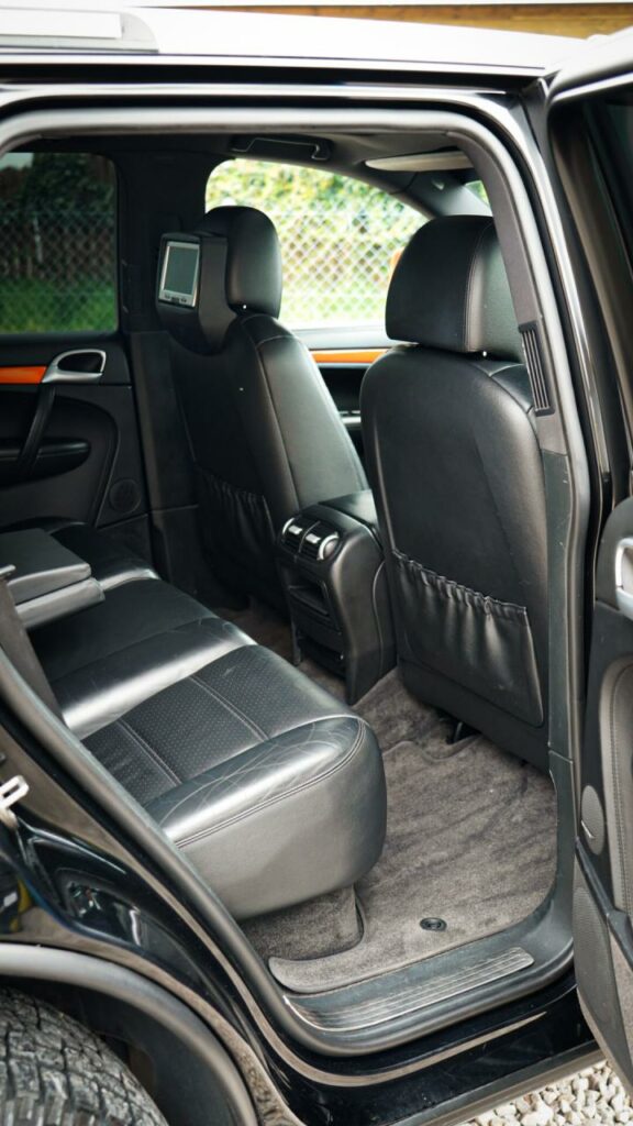 Fotele i kabina Porsche Cayenne Transsyberia po detailingu wnętrza