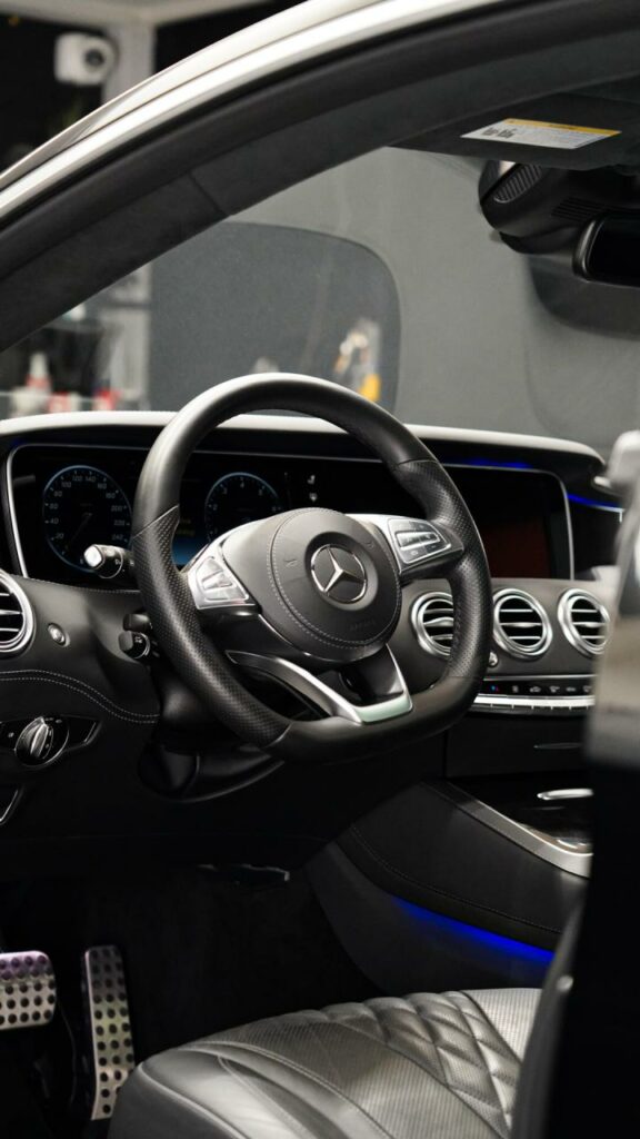 Wnętrze Mercedesa Klasy S po czyszczeniu