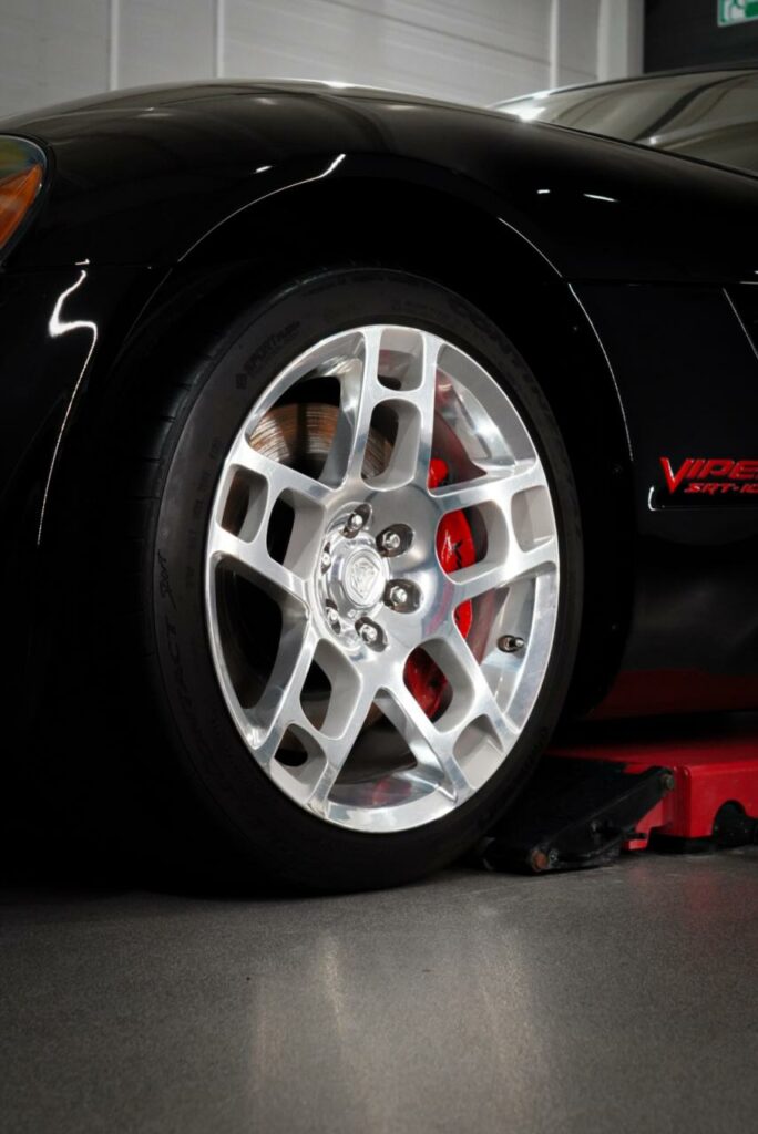 Felga Dodge’a Vipera po detailingu