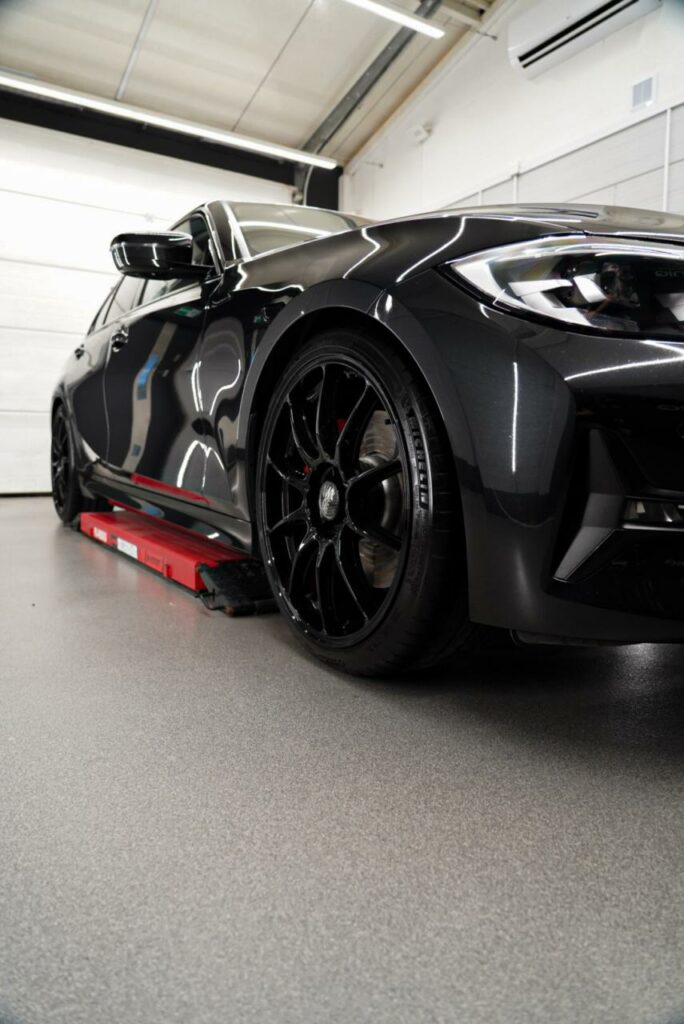 BMW G20 z boku po dwuetapowej korekcie lakieru i zabezpieczeniu ceramicznym