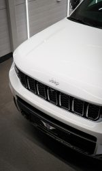 Przód Jeepa Grand Cherokee po odświeżeniu lakieru w Silver Detailing
