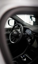 Wnętrze Jeepa Grand Cherokee po czyszczeniu i impregnacji skór