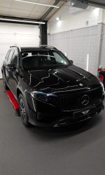 Mercedes EQB od przodu po jednoetapowej korekcie lakieru