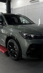 Aplikacja folii ochronnej PPF na lakier samochodu