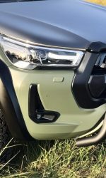 Maska Toyoty Hilux pokryta folią MATTE Black 5D Carbon