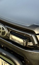 Maska Toyoty Hilux pokryta folią MATTE Black 5D Carbon