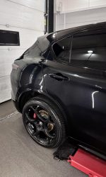 Wykończenie lakieru Alfa Romeo Stelvio Veloce po zabezpieczeniu powłoką ceramiczną